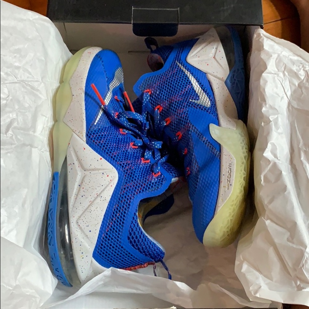 Lebron XIIow Limited Edition - Picture 8 of 8
